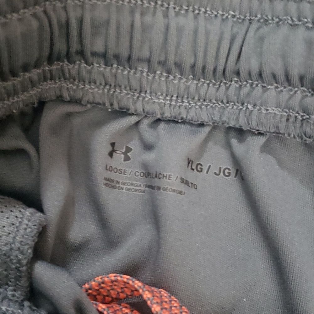 Under Armour Boys Shorts sz YLG Loose Fit - Picture 4 of 5